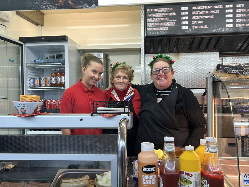 Commonwealth Games mascot Finnie adds Christmas sparkle to Thenue festive event