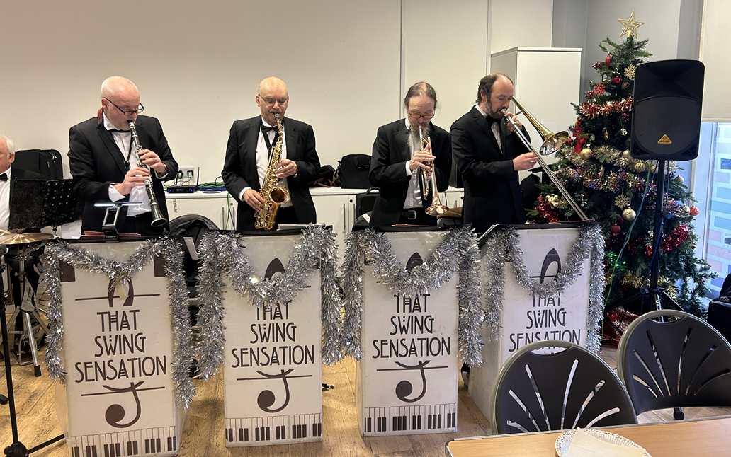 Commonwealth Games mascot Finnie adds Christmas sparkle to Thenue festive event