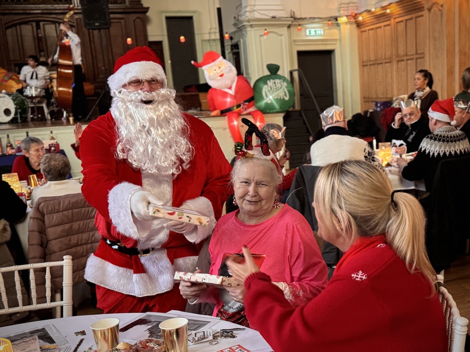 Govan Housing Group spreads Christmas cheer