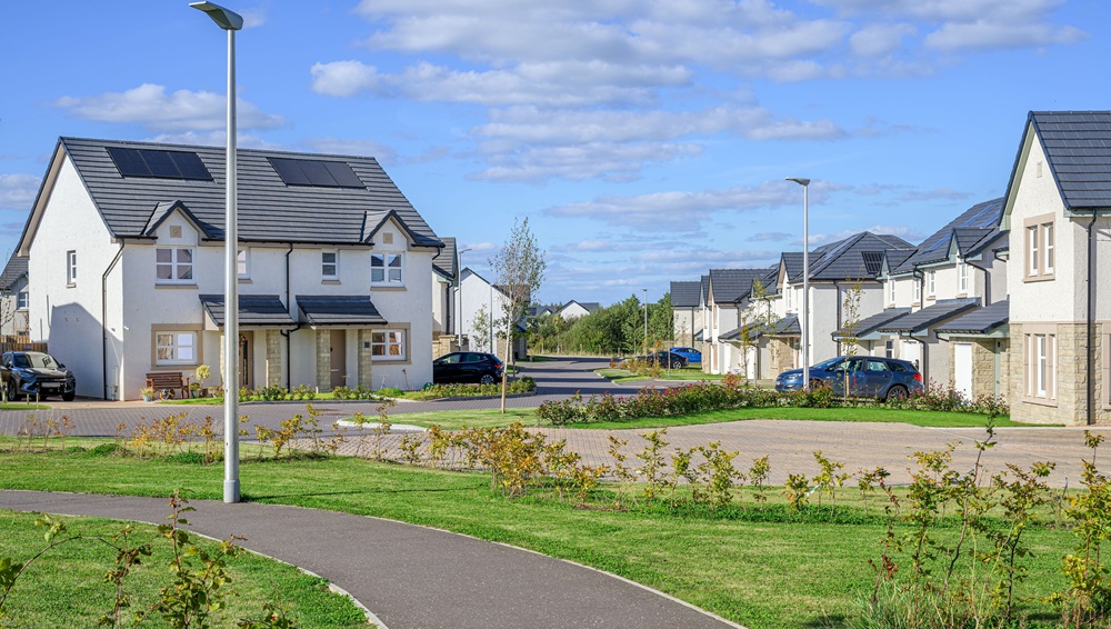 Housebuilders give cautious welcome to first-time buyer support