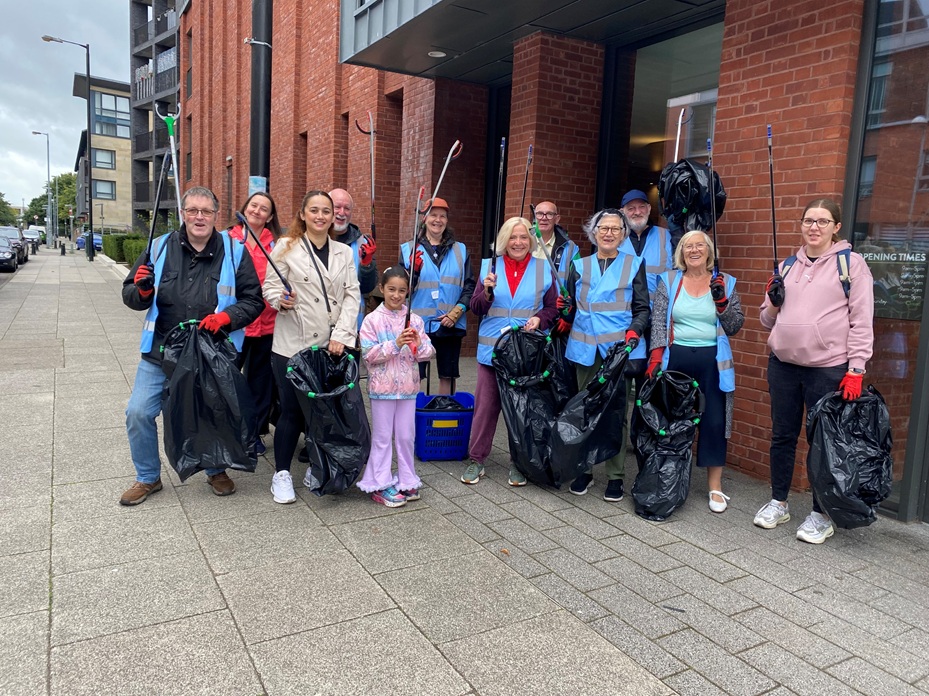 New Gorbals staff help keep Clyde clean