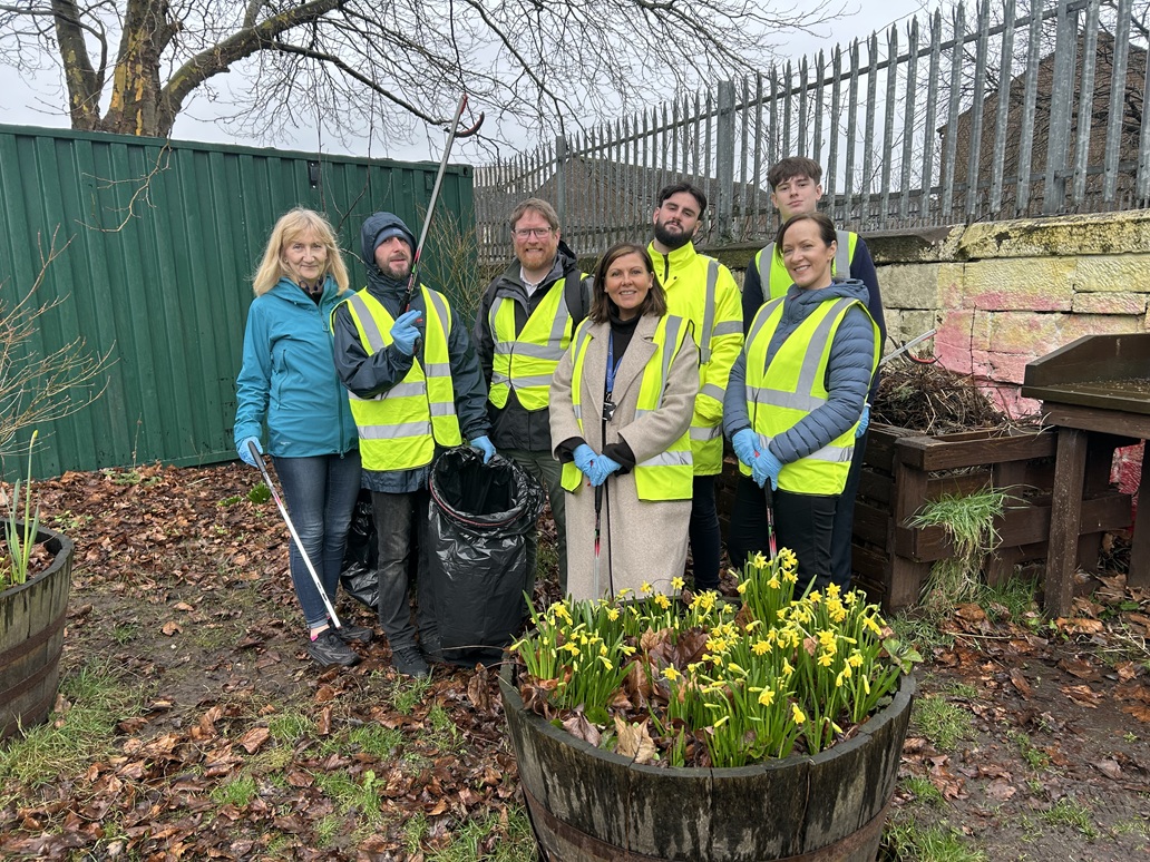 Thenue volunteers help with Calton clean-up