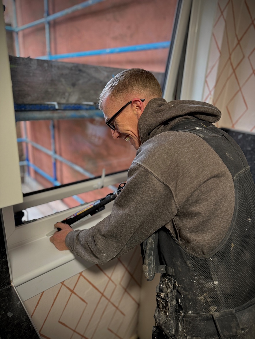 Govan homes benefit from major tenement window upgrade