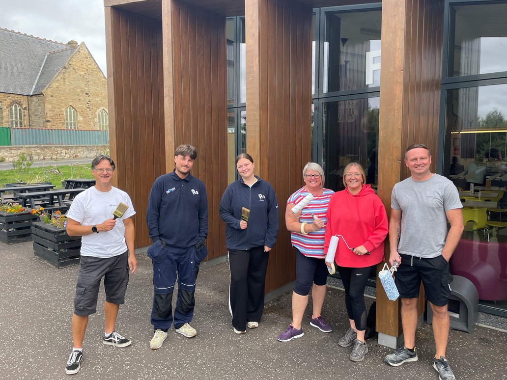 Melville and R3 roll up sleeves for community makeover