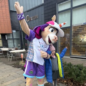 Commonwealth Games mascot Finnie adds Christmas sparkle to Thenue ...