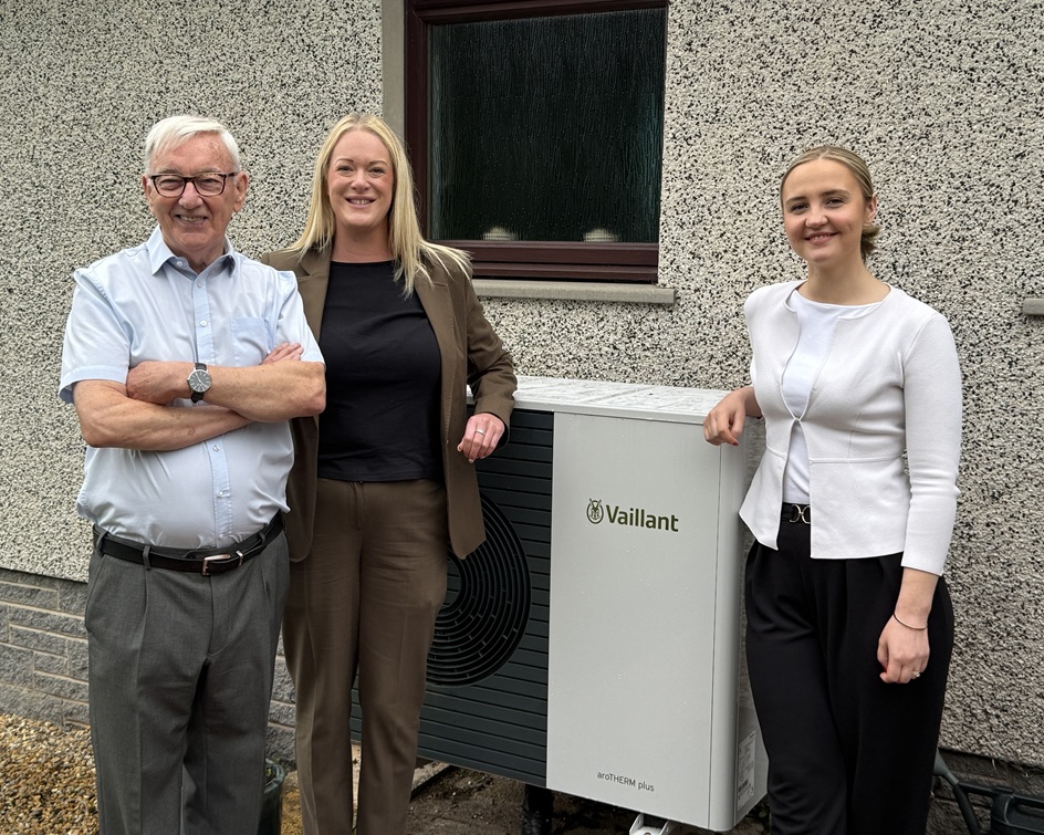 Màiri McAllan visits Warmer Homes Scotland customers in Lanarkshire