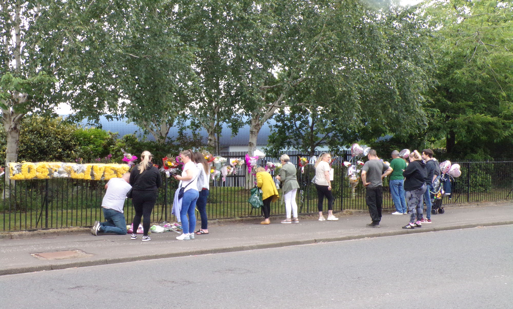 Castlemilk community upholds tradition of remembrance with 19th annual ‘Flowers on the Railings'