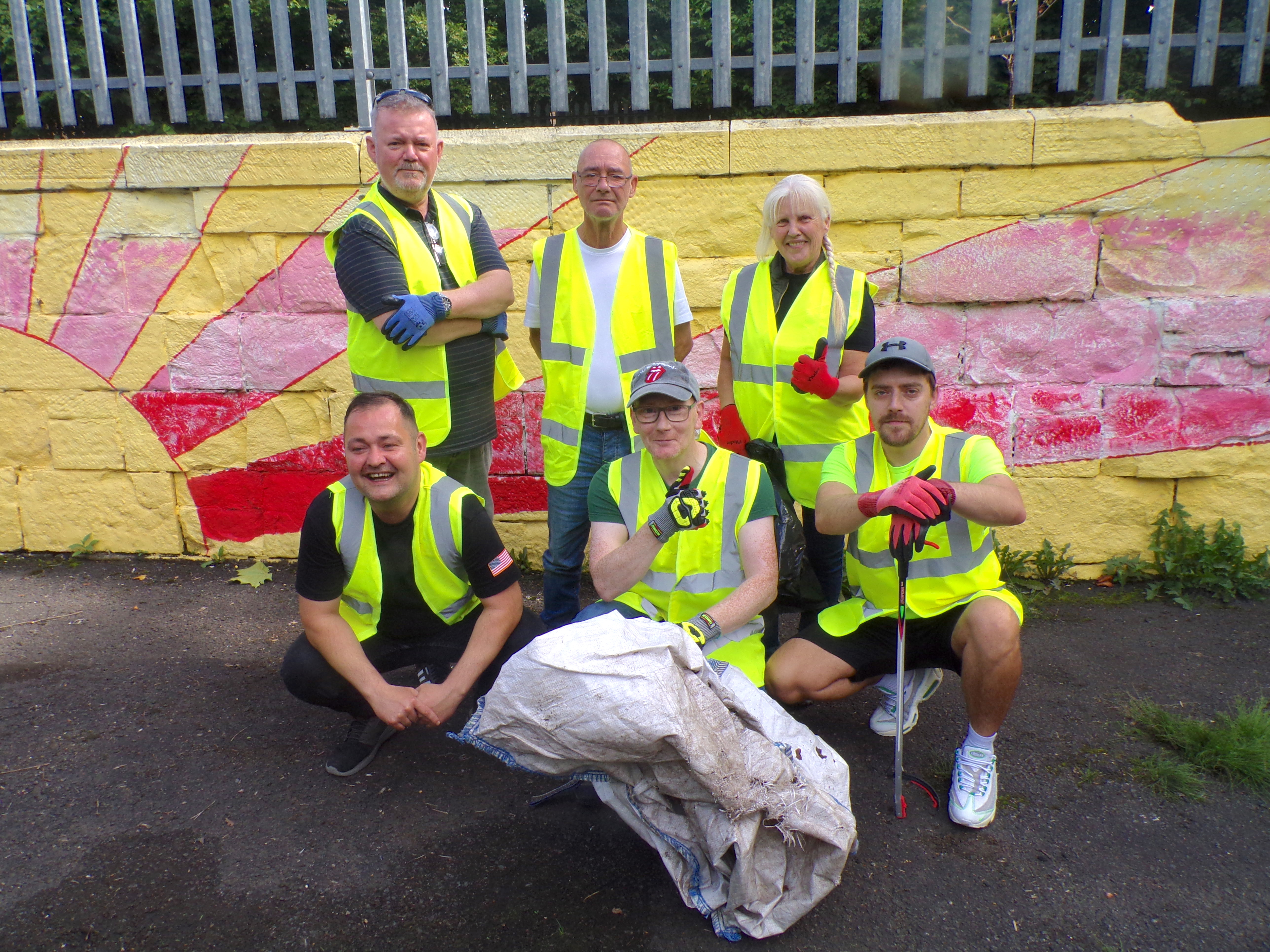 Thenue Housing organises clean up of Calton