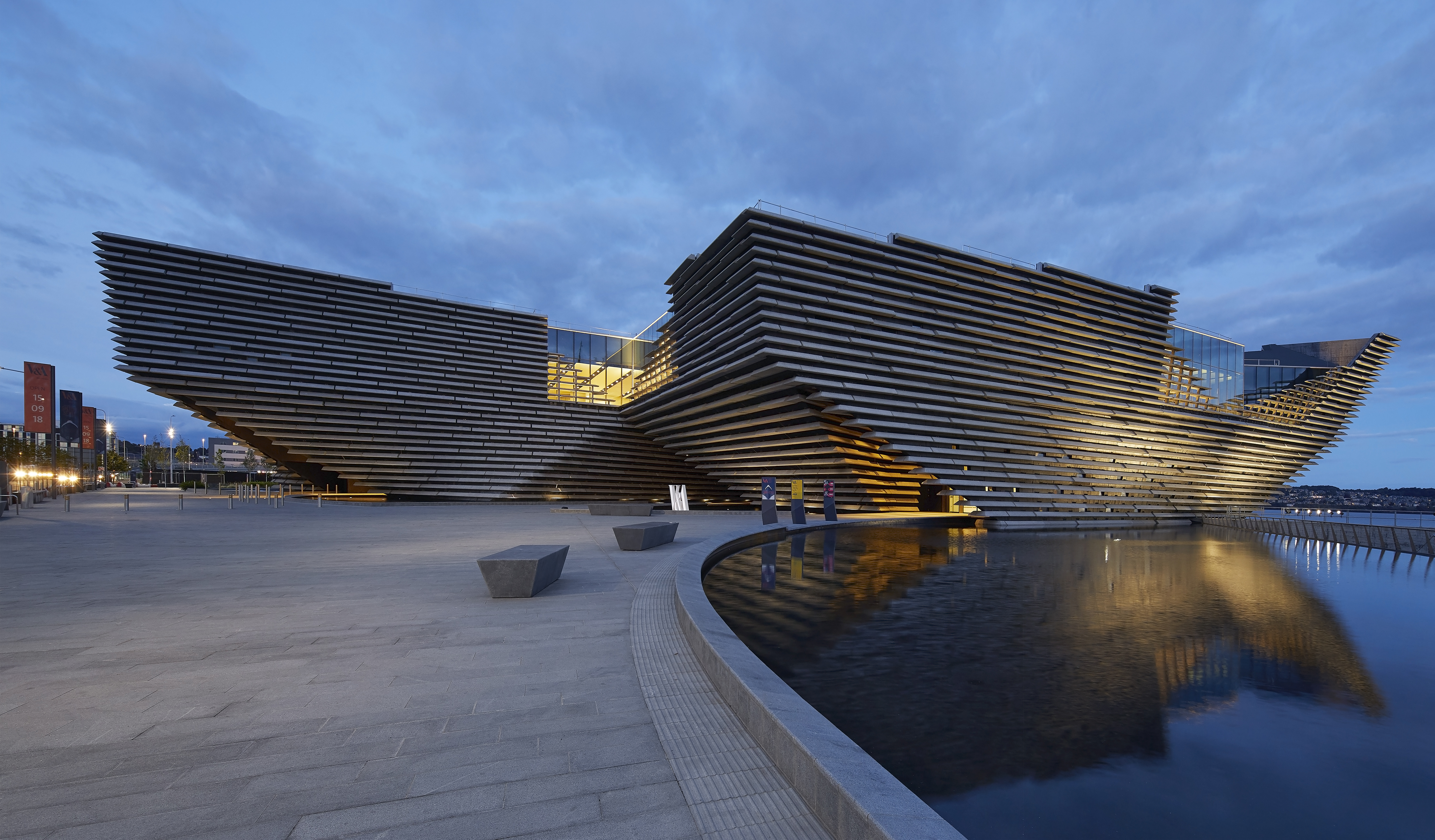 Главные культурные центры. Музей v&a Dundee, Шотландия. Кэнго кума (музей искусств Сантори, пластмассовый дом в Токио);. Кэнго кума. Кенго кума Архитектор.