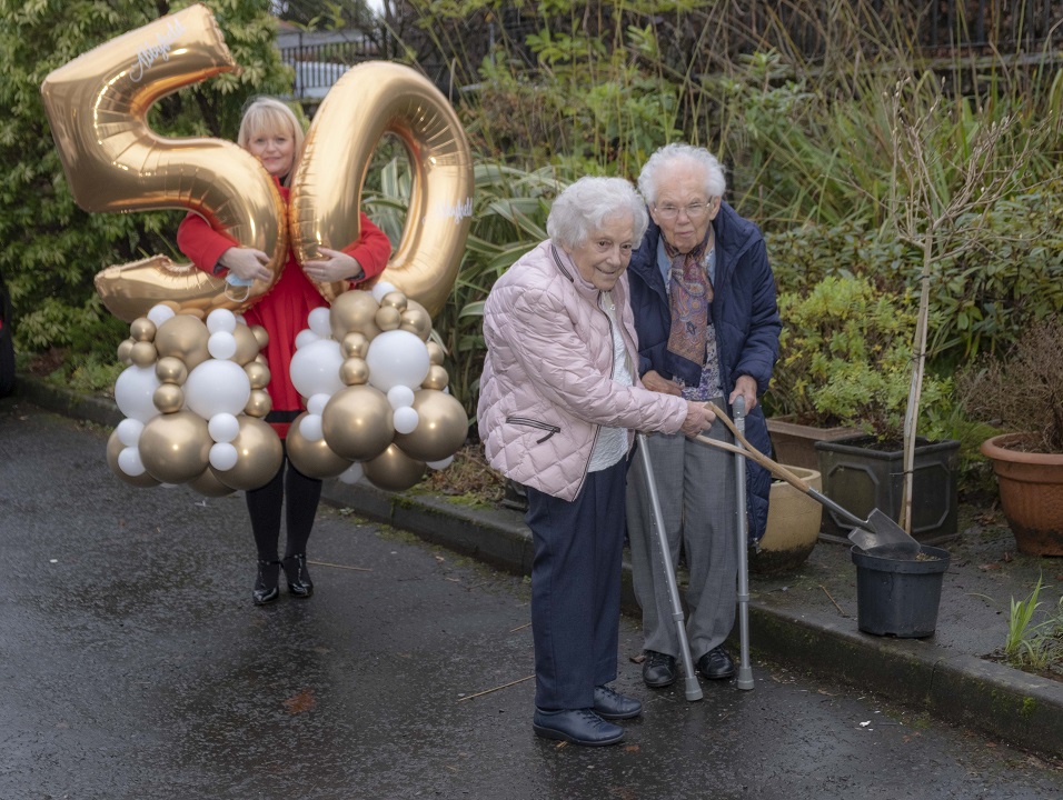 Abbeyfield Lenzie resident plants tree of hope to celebrate 50 years milestone