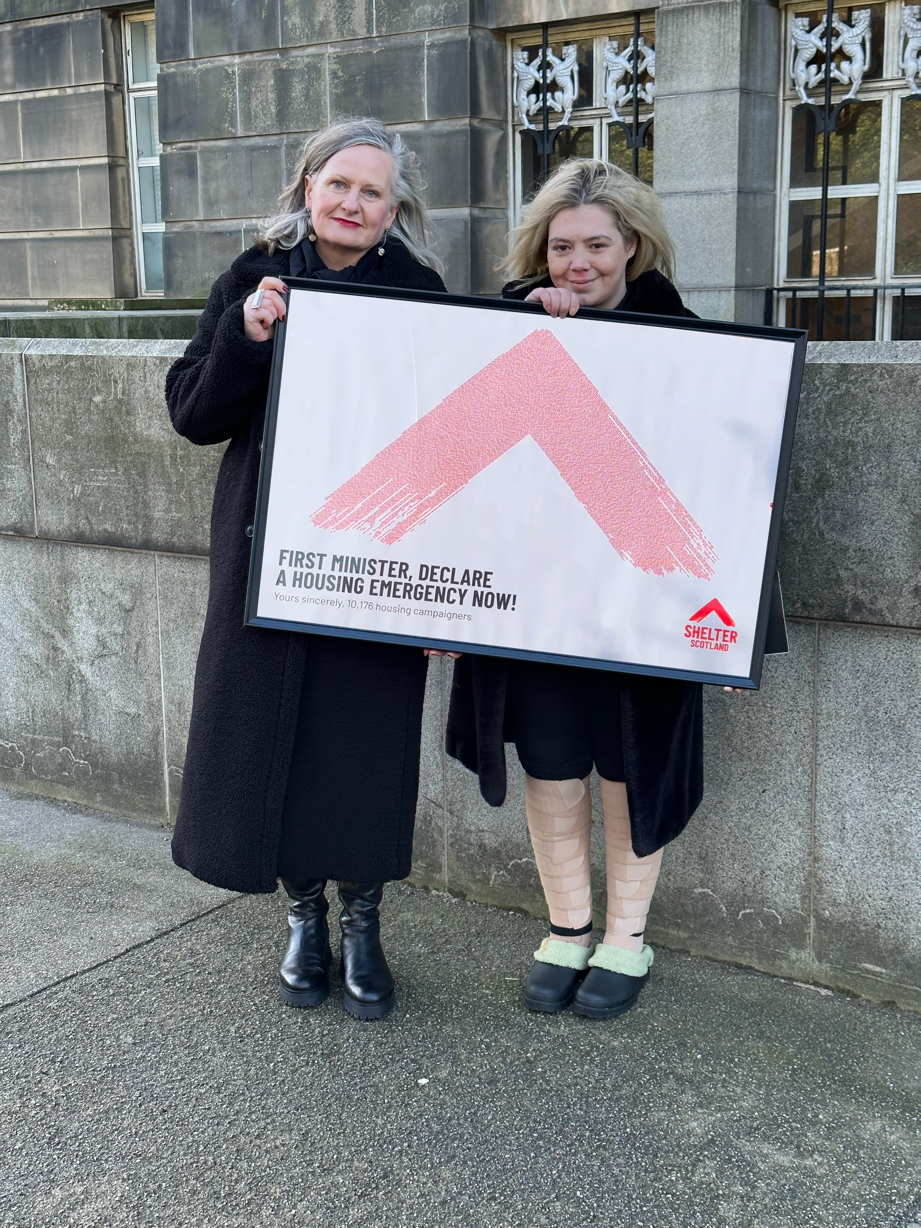 Shelter Scotland presents 10,000 signatures to Scottish Government