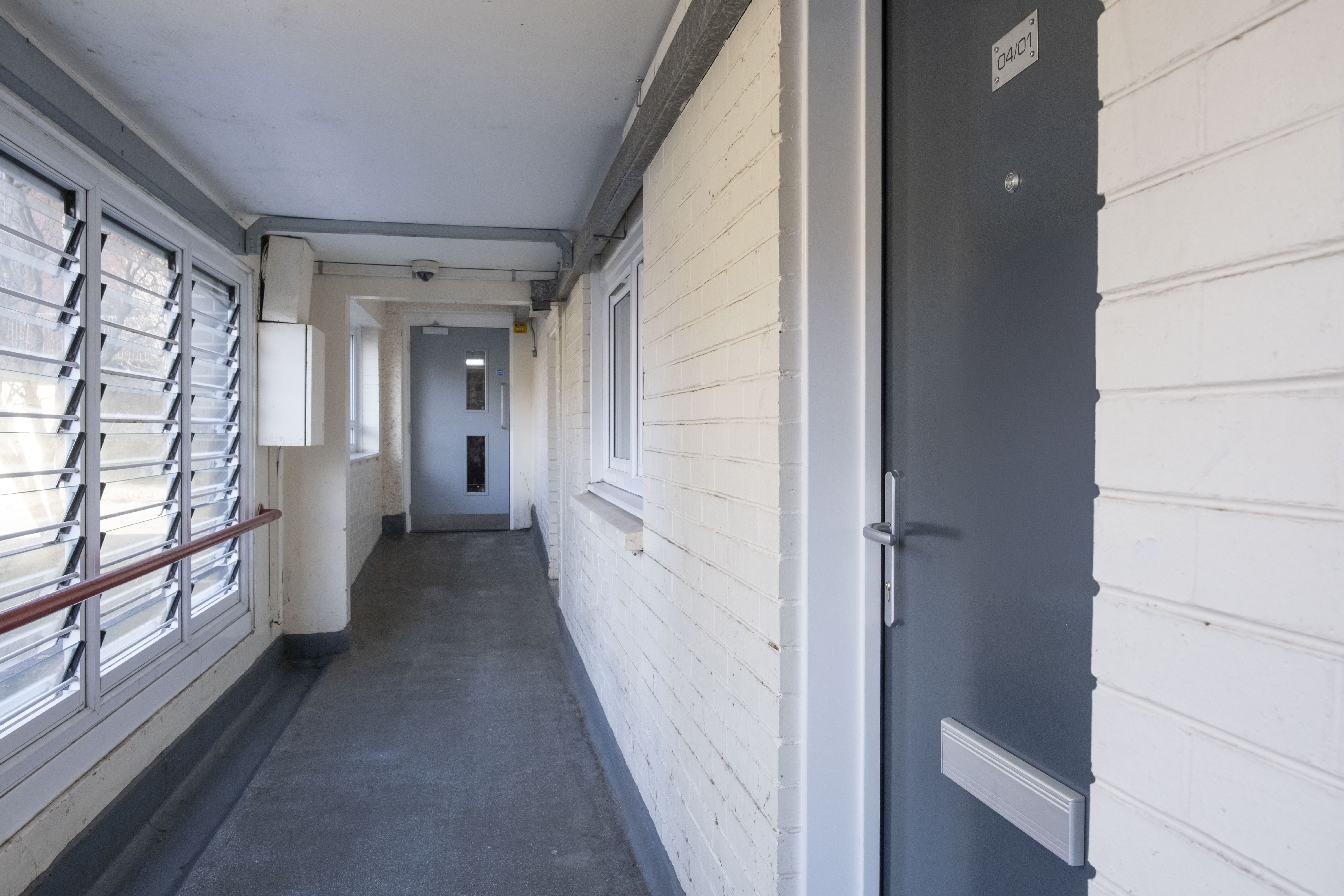 Rutherglen multi-storey residents receive new fire doors