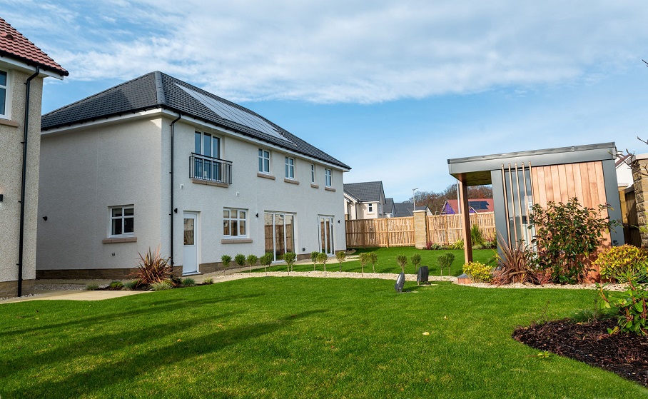Video: UK first green energy technology piloted on Maidenhill homes