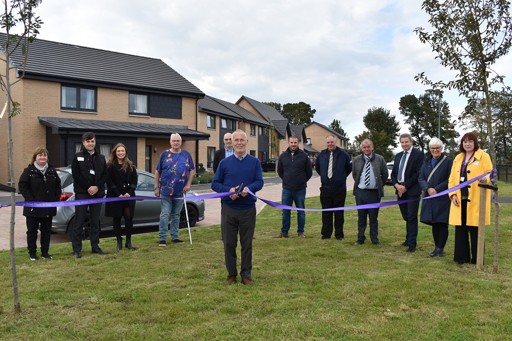 Loreburn marks opening of new energy saving homes