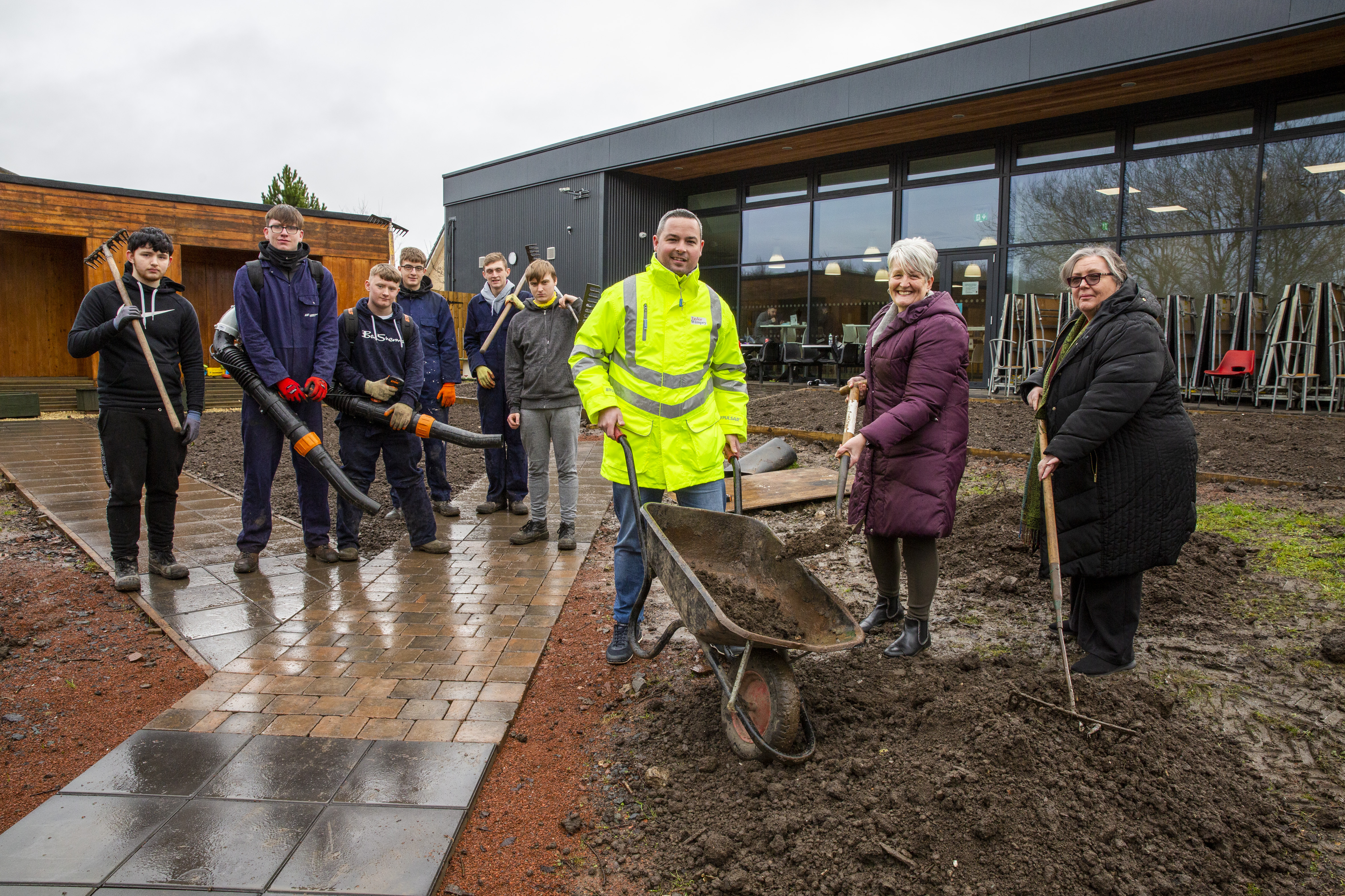 Glenboig Development Trust's garden receives helping hand from Taylor Wimpey