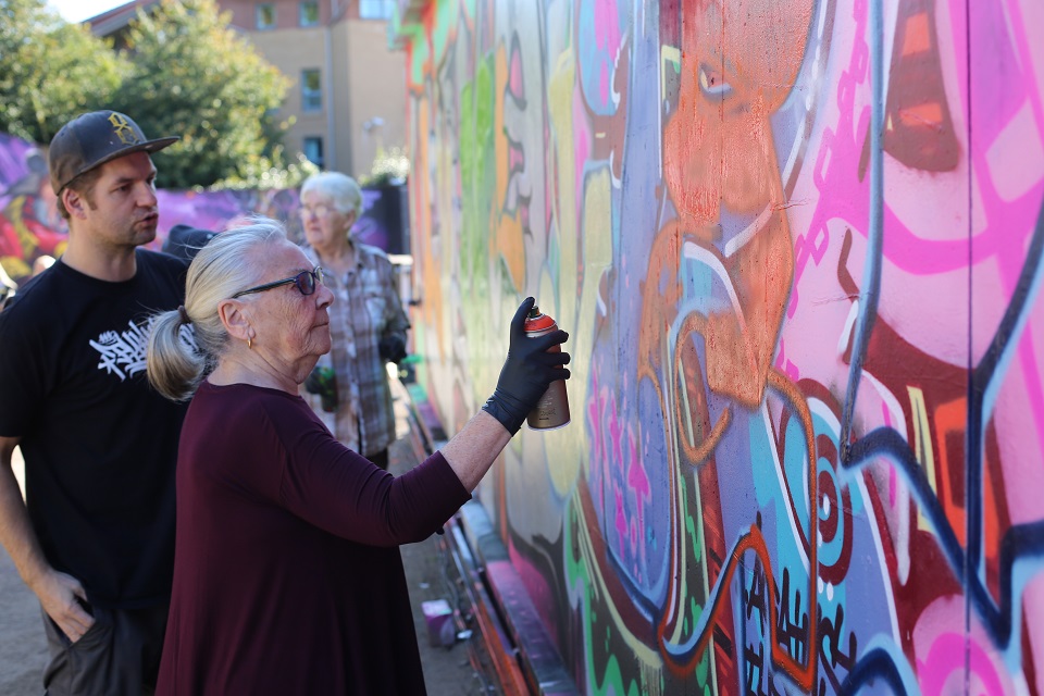 Wheatley hosts street art painting event for older tenants