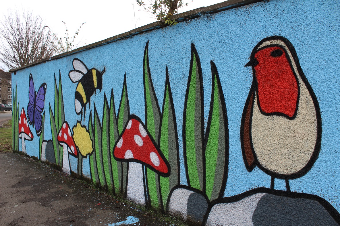 Graffiti artist teams up with young people to create Dundee mural