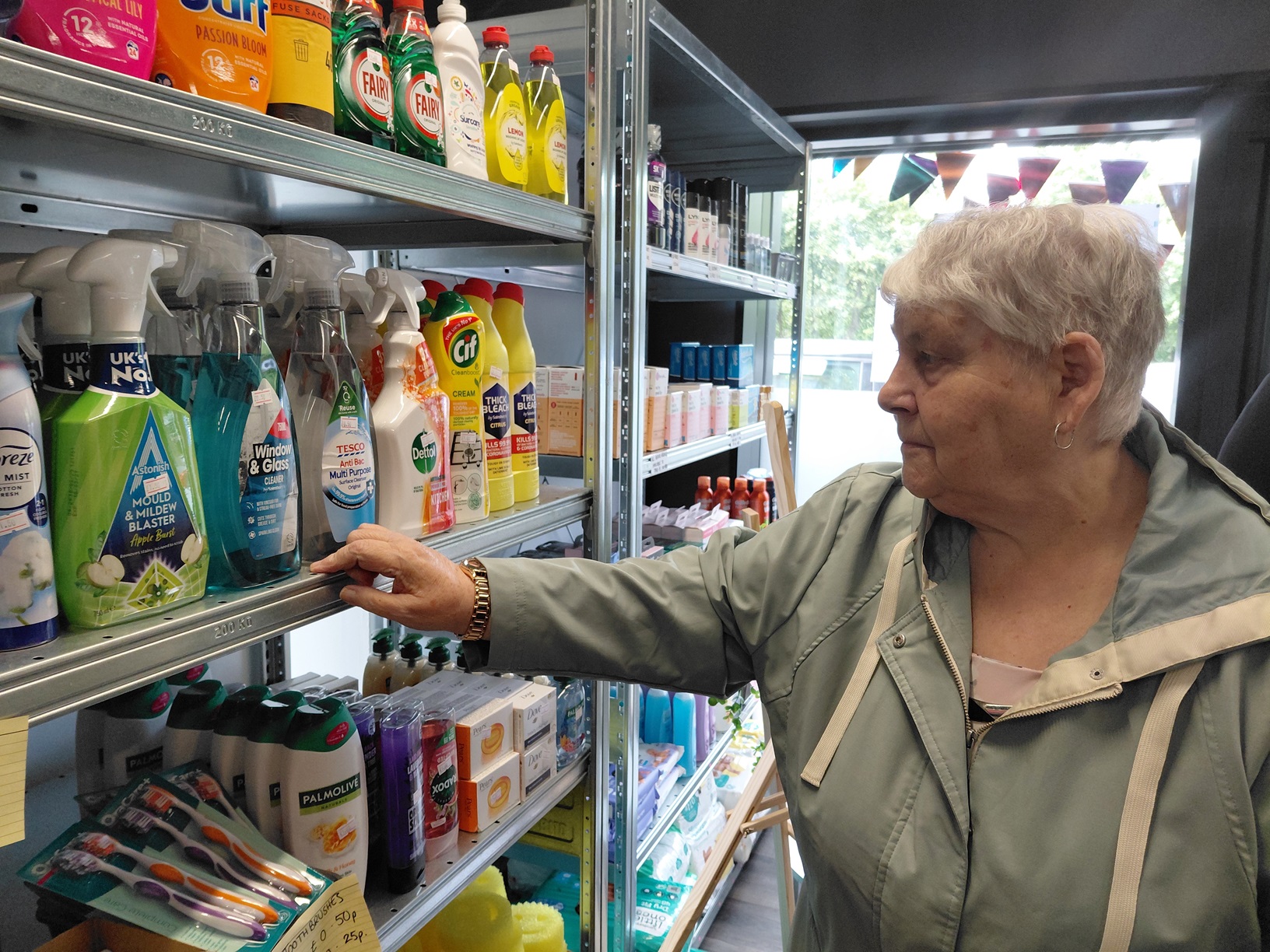 Community shop opens in Glasgow to ease financial pressure for tenants