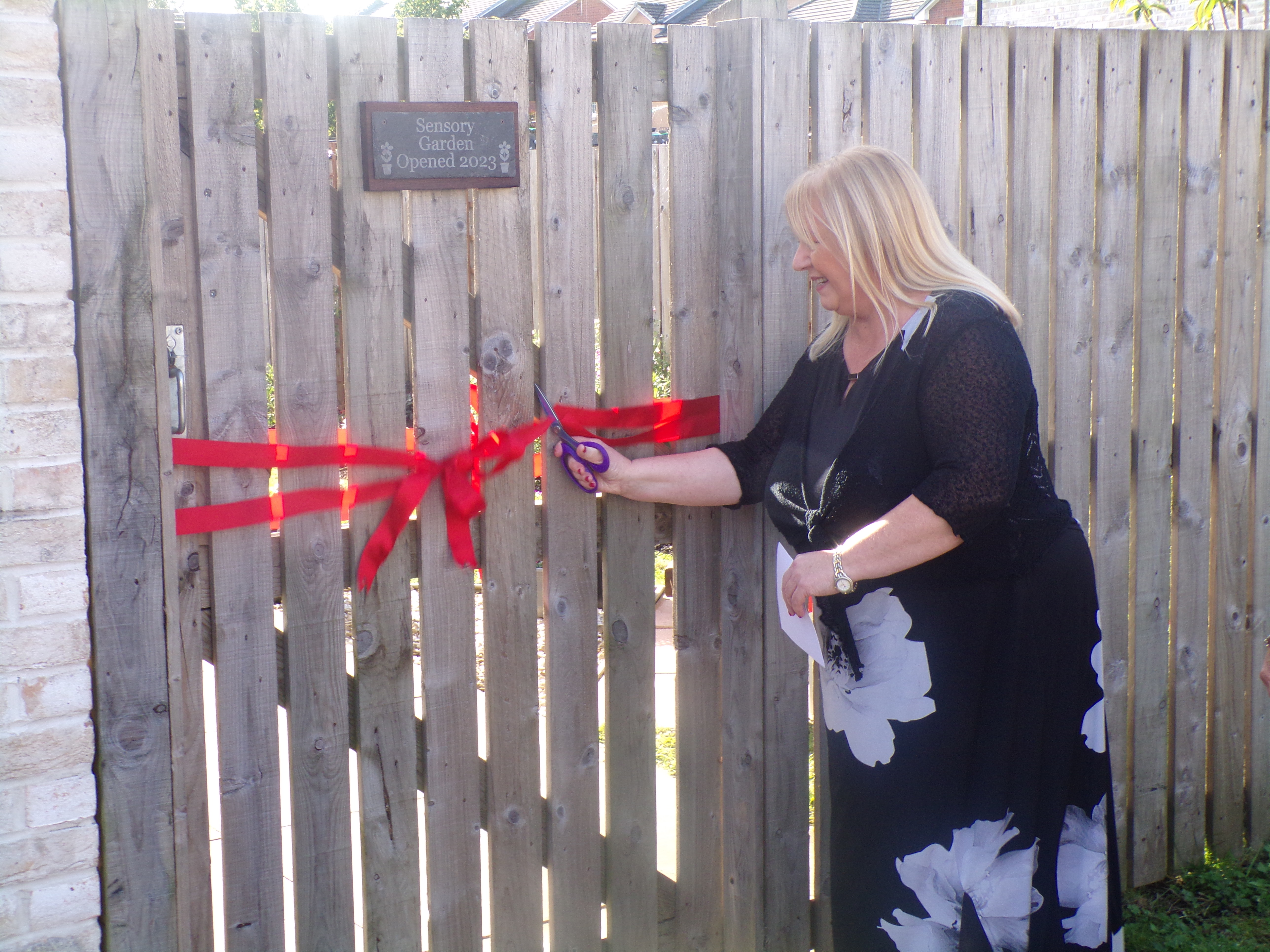 Castlemilk community group creates sensory garden with tribute to Thenue Housing former chair