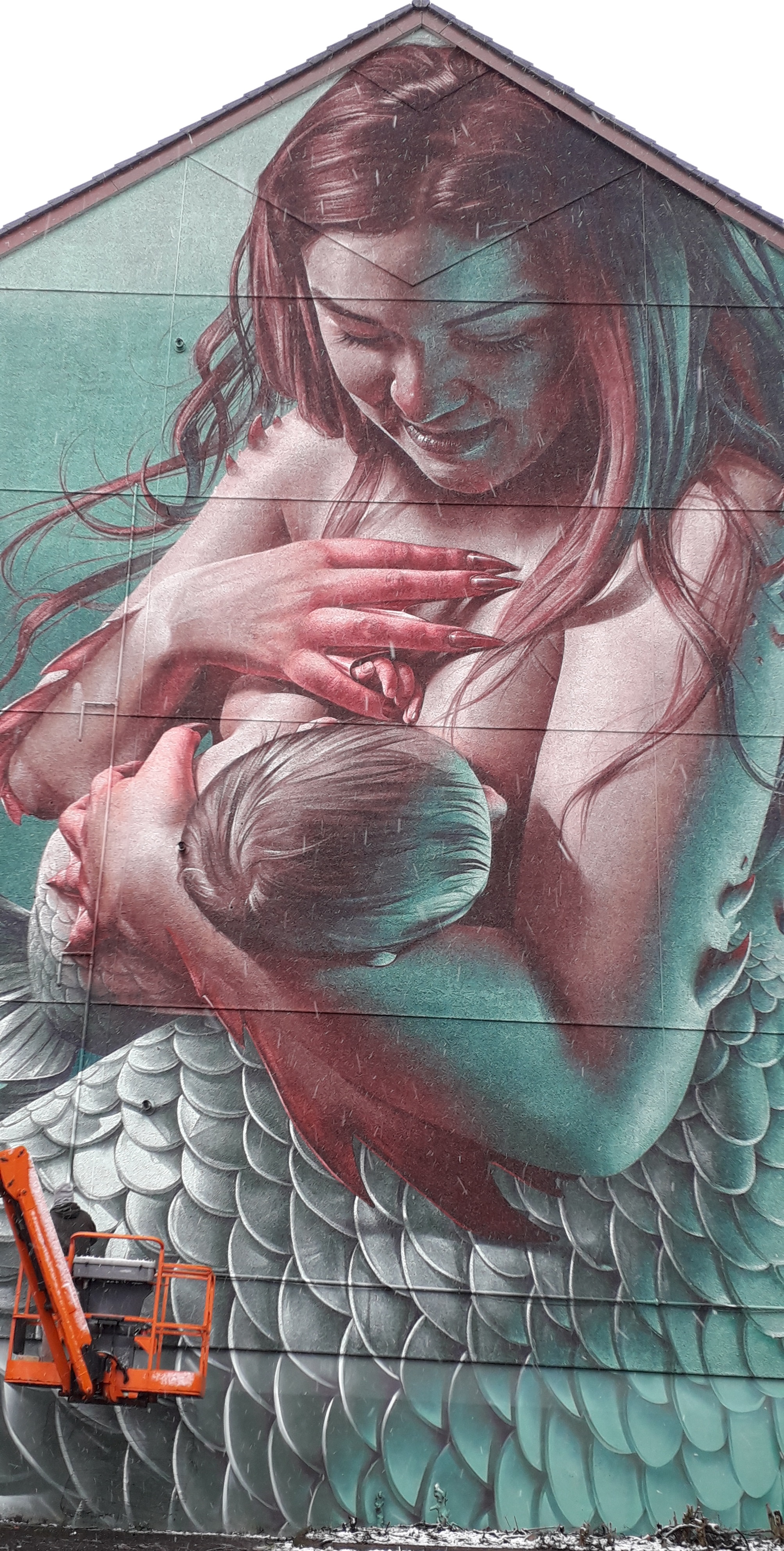 International artist creates breastfeeding mural for Oak Tree
