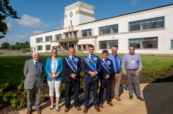 Kelso Laddie visits Eildon's ‘Poynder Apartments’