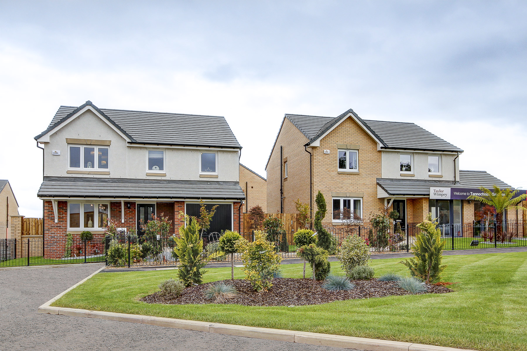 Taylor Wimpey begins work on Edinburgh and Linwood sites