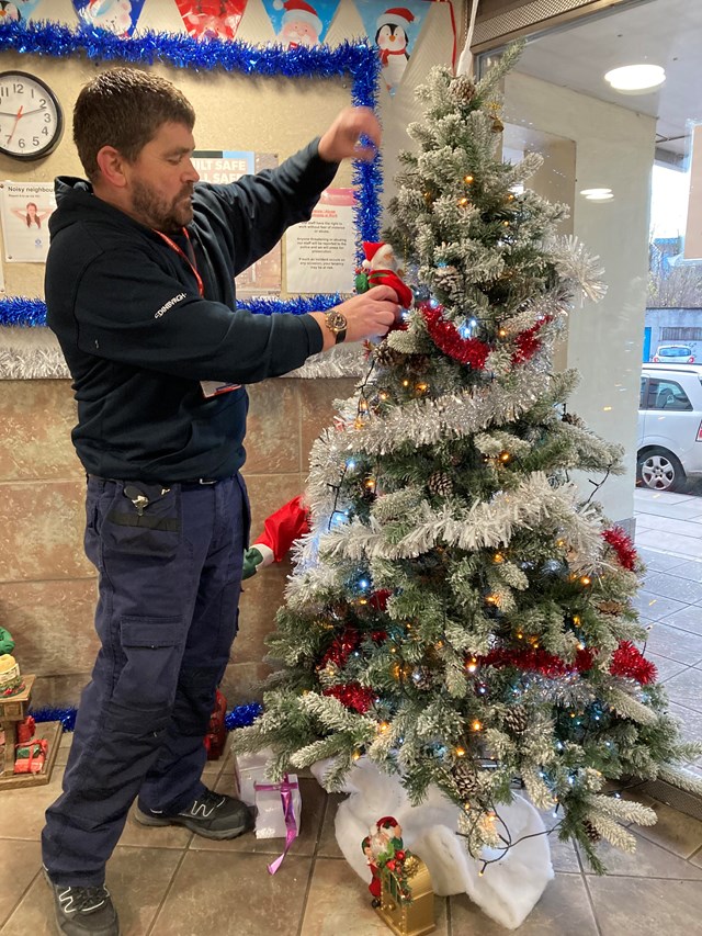 City of Edinburgh Council concierge brings Christmas cheer to tenants