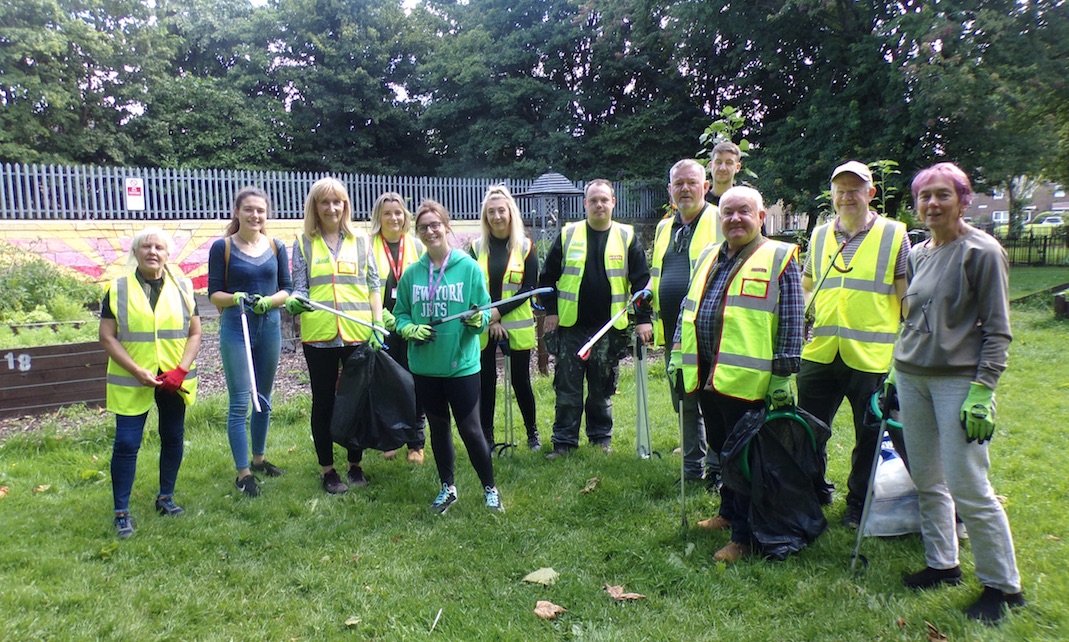 Thenue Housing organises clean up of Calton