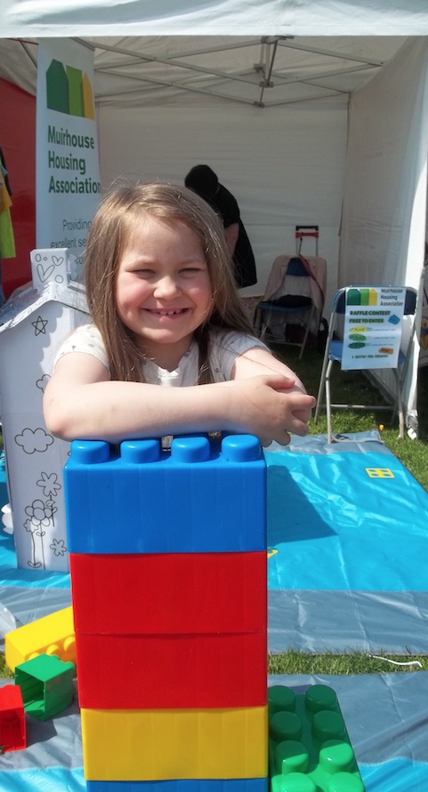 Muirhouse Housing Association delivers fun in the sun at community festival