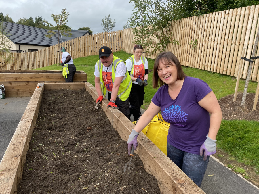 Eildon Housing and B&Q help build new community garden in Galashiels